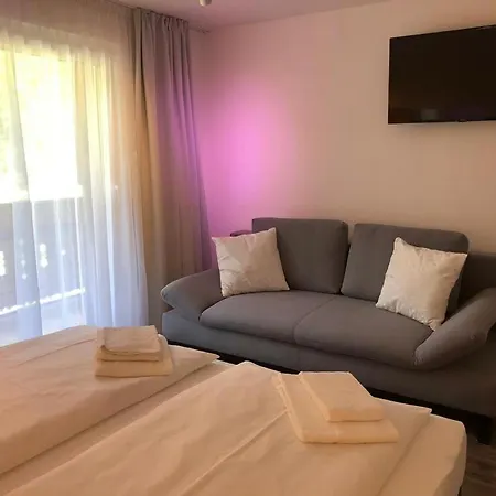 Townville Chalet's Флахау